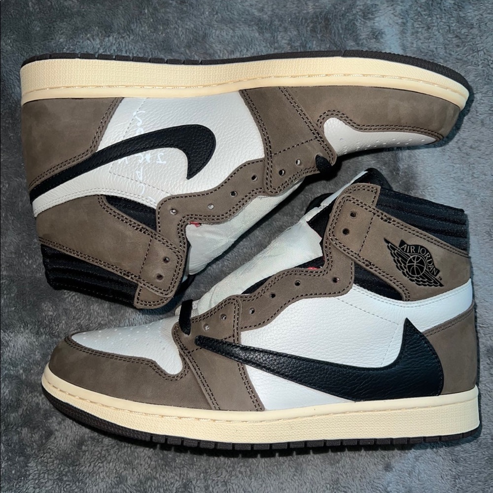 Jordan 1 Travis Scott